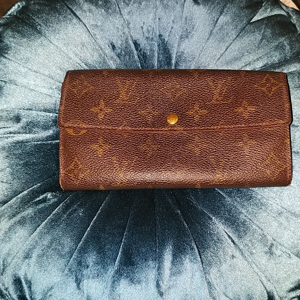 Authentic Louis Vuitton Sarah wallet Vintage